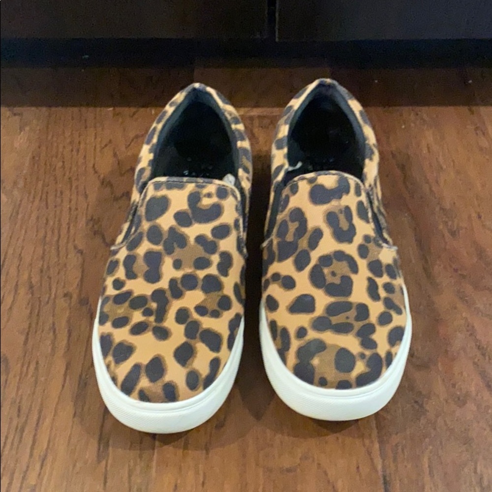 Women’s leopard print size 8